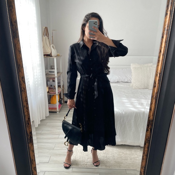 Banana Republic Dresses & Skirts - Banana Republic Black Long Sleeve Dress
